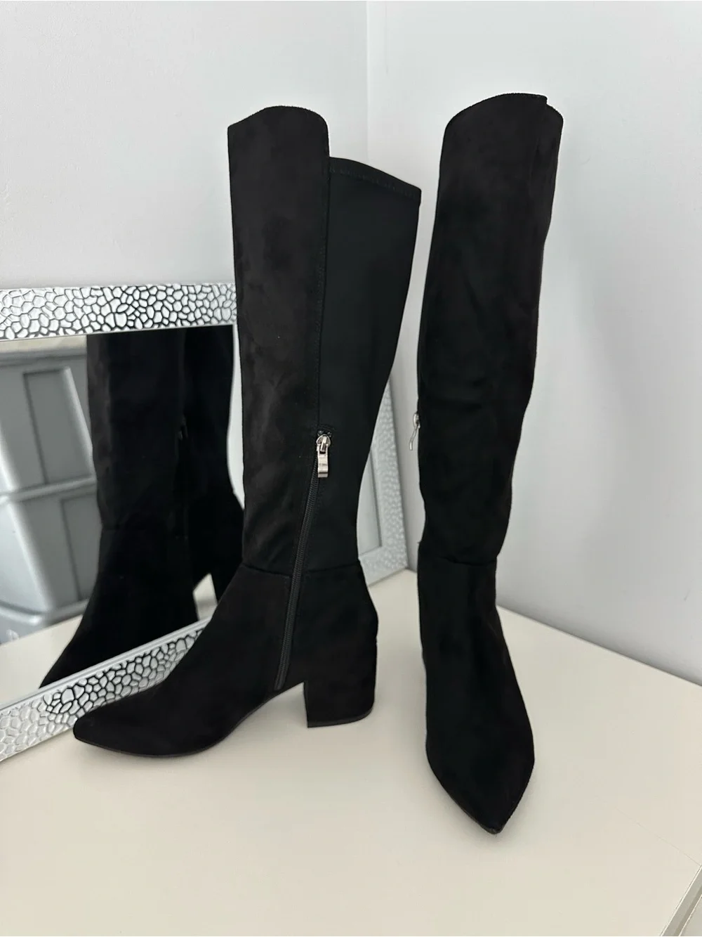 Rouge Helium Black Over-the-Knee Suede Boots Sz 6.5 like new